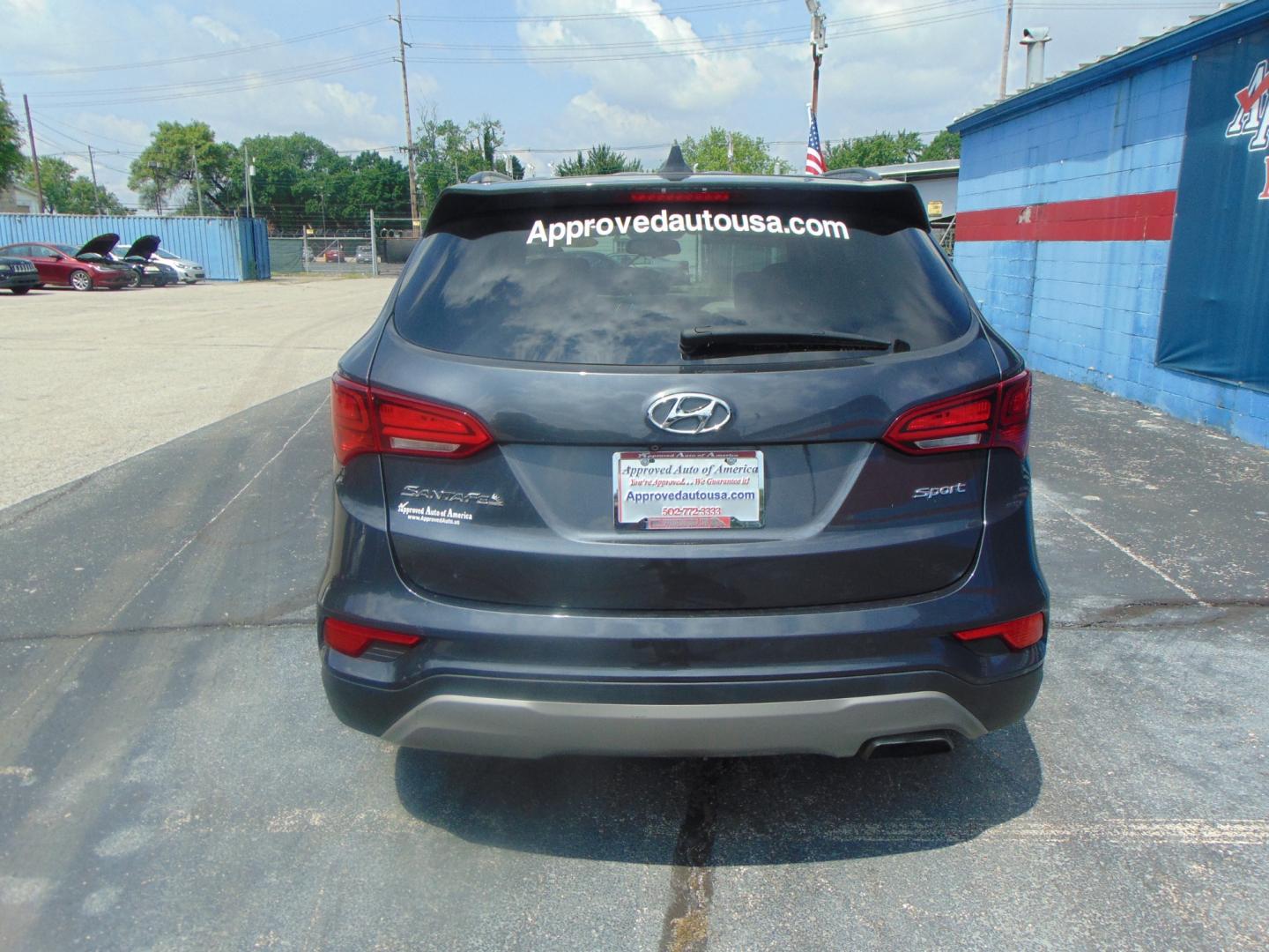 2017 Gray Hyundai Santa Fe Sport (5XYZU3LB2HG) with an 4-Cyl GDI 2.4 Liter engine, Auto, 6-Spd Shiftronic transmission, located at 2105 Dixie Hwy, Louisville, KY, 40210, (502) 772-3333, 38.220932, -85.795441 - Photo#8